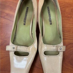 Cloud 9 Beige Patent Heels